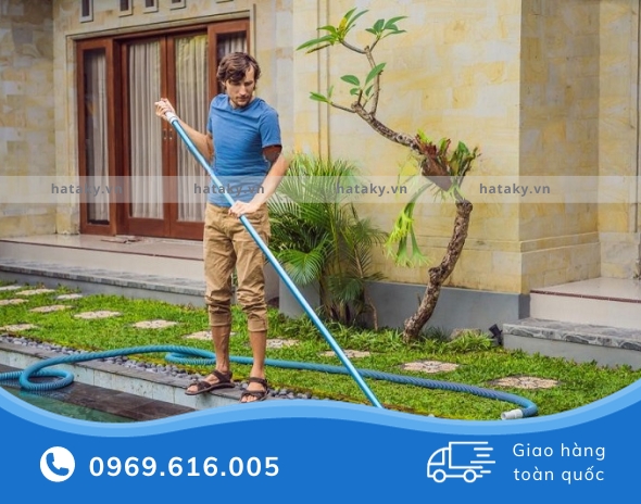 Chổi cọ vệ sinh bể bơi cán nhựa TB-12 6 Ứng dụng của chổi cọ vệ sinh bể bơi cán nhựa TB-12