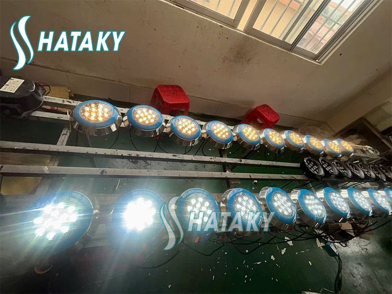 Đèn hồ bơi Tafuma được test thử trước khi lắp đặt cho khách hàng