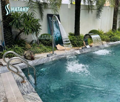 Thang bể bơi giúp tăng tính thẩm mỹ cho hồ