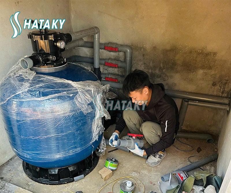 Bình Lọc Cát Bể Bơi Là Gì? Cấu Tạo, Nguyên Lý Hoạt Động & Ứng Dụng 3 Thân bình lọc cát bể bơi được làm từ vật liệu cao cấp