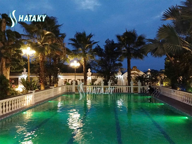 Đèn Led giúp bể bơi tăng tính thẩm mỹ