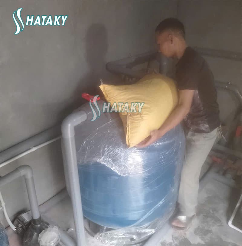 Nếu thấy backwash mà cát vẫn bẩn thì thay luôn cát lọc